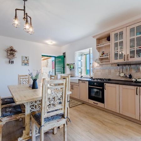 Holiday Home Rustic Kraljici Zewnętrze zdjęcie